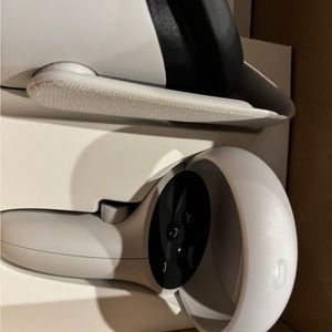 I am selling a oculus quest 2 only used 5 times no scratches or dents